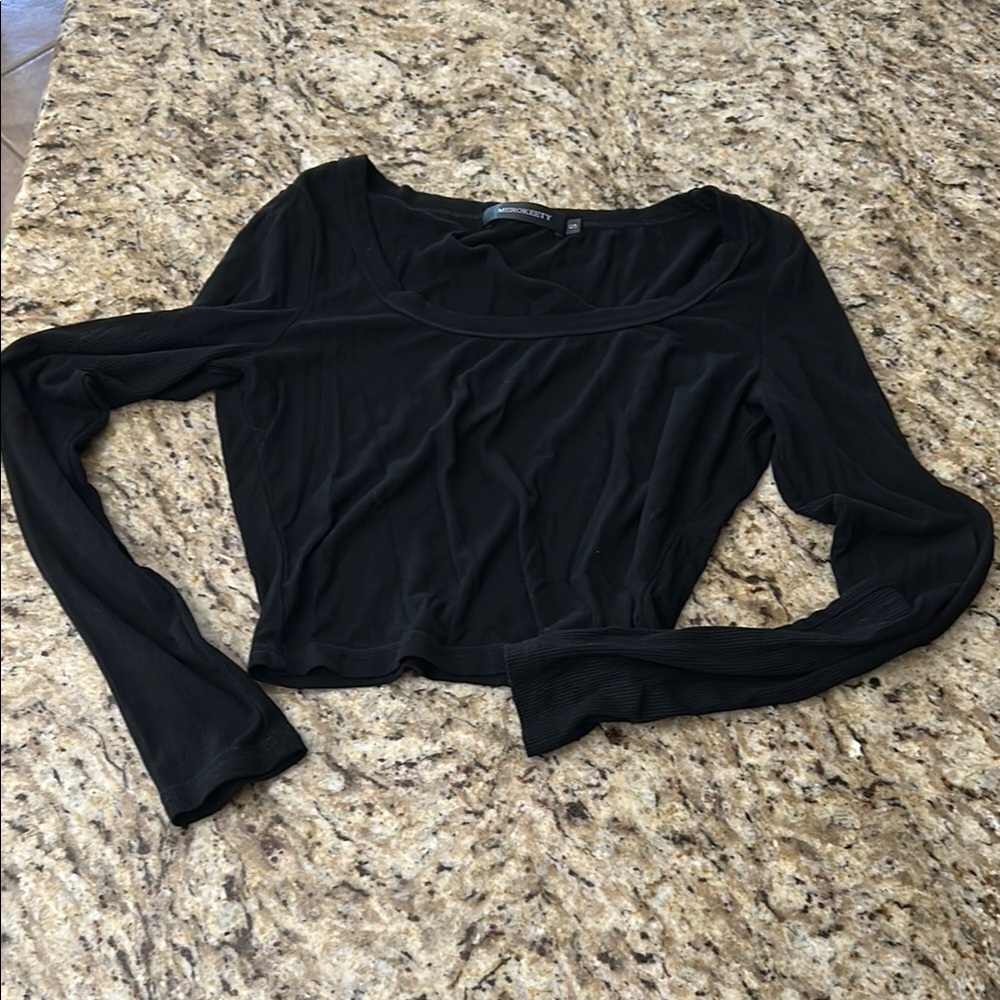 Black Fitted Crop Long Sleeve Tee
